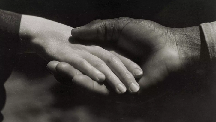 David Goldblatt y Consuelo Kanaga: Fotógrafos Comprometidos con el Antirracismo y la Justicia Social