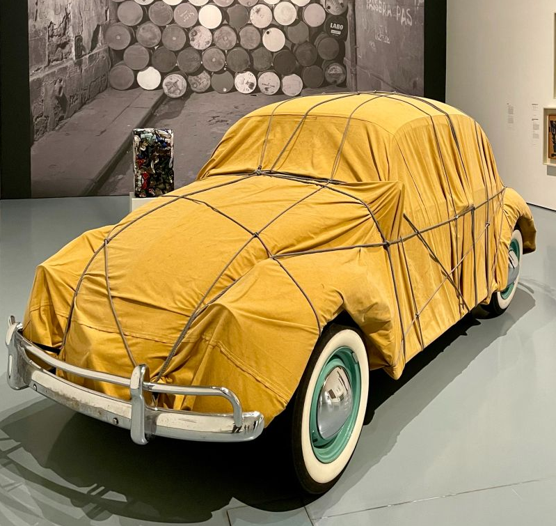 Christo y su Escarabajo: Un Símbolo de los 60 que Renace en Art Basel Unlimited